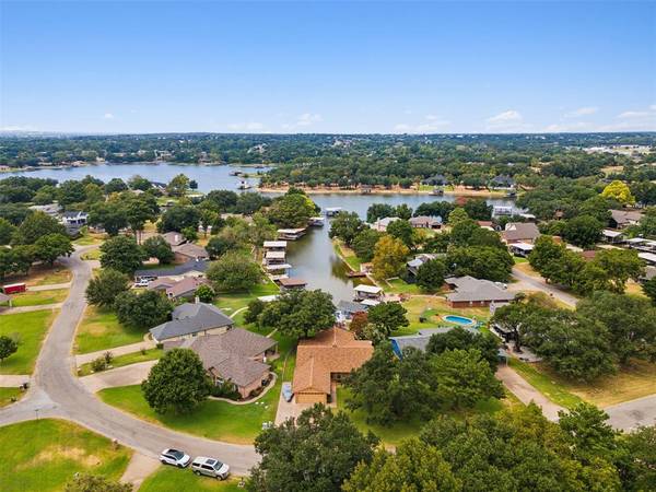 3906 Winding Way, Granbury, TX 76049