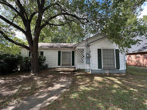 304 W Gilmer Street,  Ennis,  TX 75119