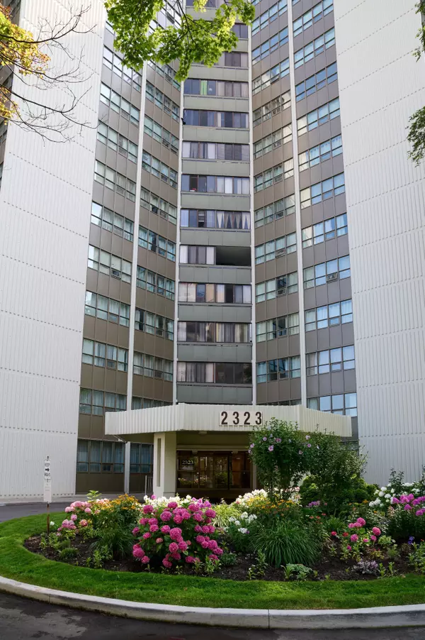 Mississauga, ON L5B 1R6,2323 Confederation Pkwy #203