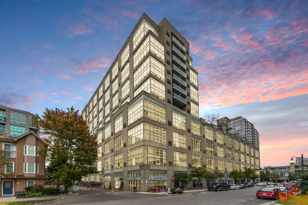 300 Manitoba ST #227, Toronto W06, ON M8Y 4G6