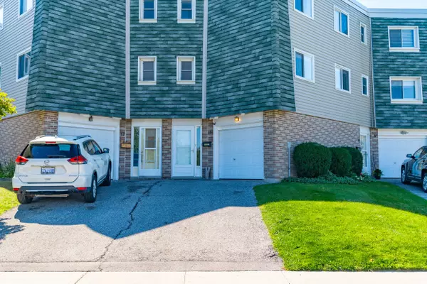 Kitchener, ON N2E 2G4,60 Elmsdale DR #13