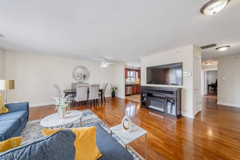 29 E Price St #6, Linden City, NJ 07036