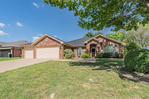 805 Brair Run Drive,  Mansfield,  TX 76063