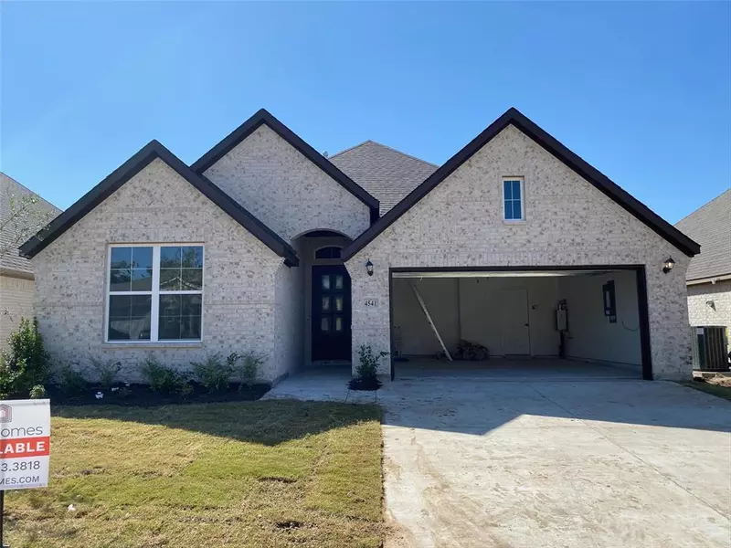 4541 Pentridge Drive, Fort Worth, TX 76036