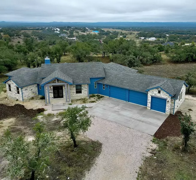 1337 -- Axis CIR, Fredericksburg, TX 78624