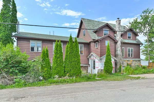 Prince Edward County, ON K8N 4Z1,98 Ridley ST