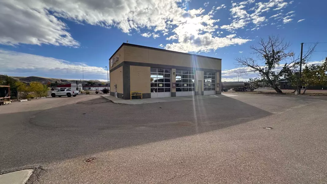 705 9 HWY South, Drumheller, AB T0J 0Y0