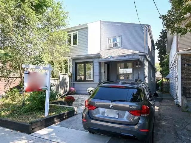 Toronto E01, ON M4L 2T2,15 Hertle AVE