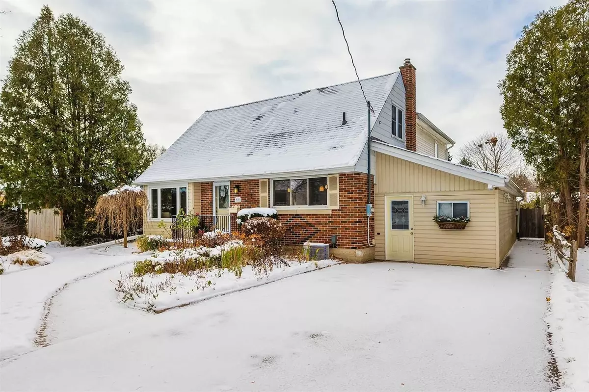 Kitchener, ON N2M 1P6,55 Roxborough AVE