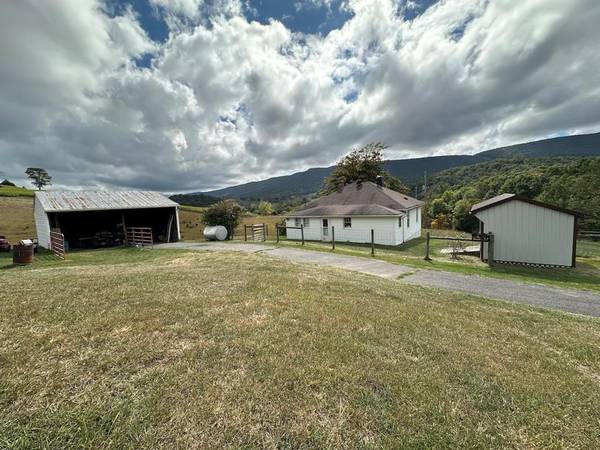 621 Point Pleasant Rd, Bland, VA 24315