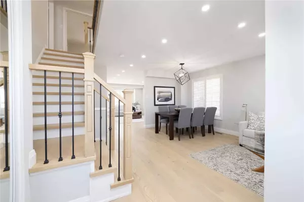 Oakville, ON L6M 3Y2,2362 Proudfoot TRL