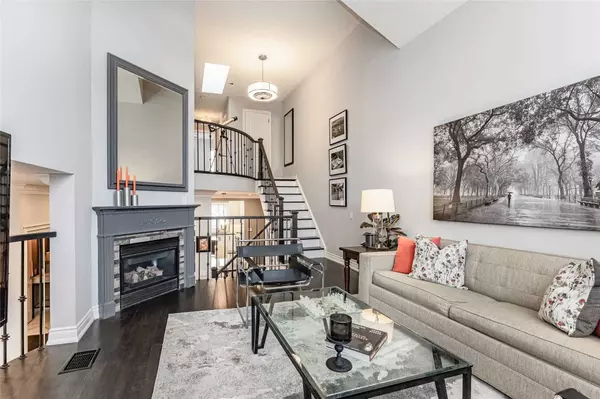 Oakville, ON L6L 6T7,243 Tawny CRES