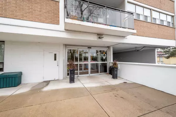 Oakville, ON L6K 3B1,212 Kerr ST #704