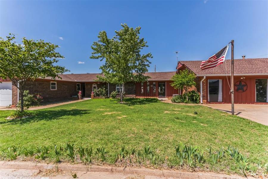 211 Rice Drive, Watonga, OK 73772