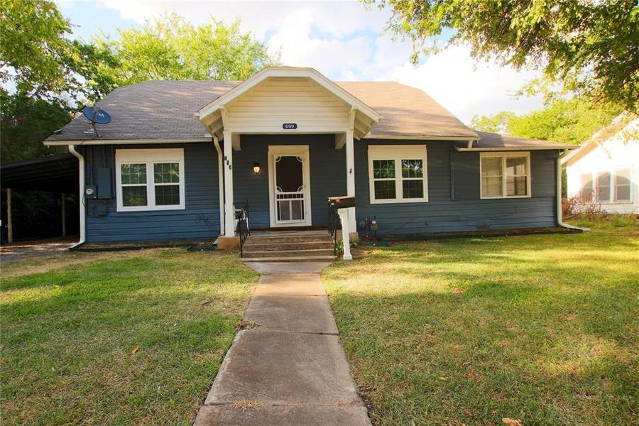 609 E 11th Street, Bonham, TX 75418