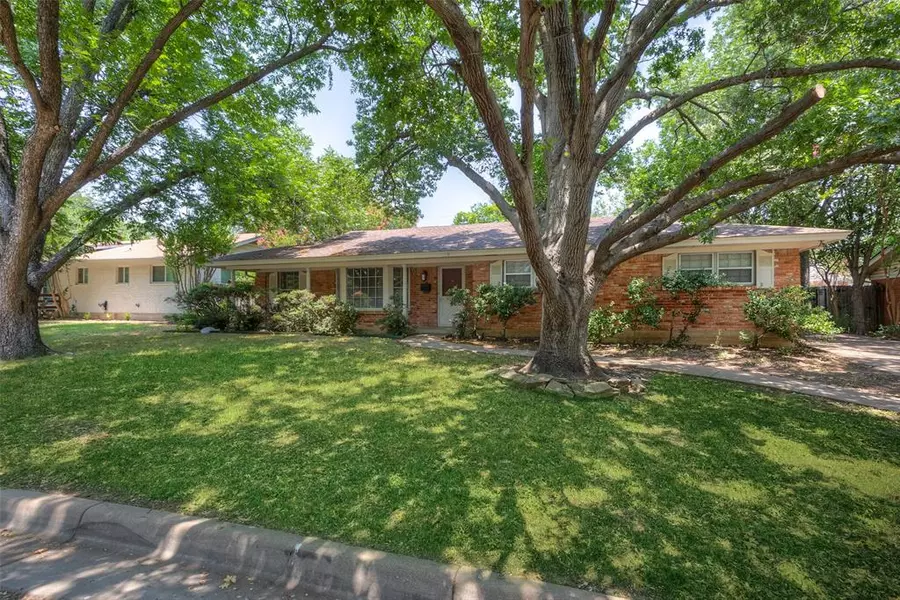 6948 Valhalla Road, Fort Worth, TX 76116