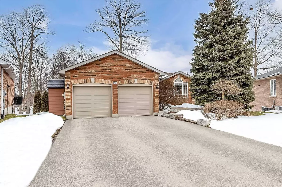 Barrie, ON L4M 6M4,36 Glen Oak CT