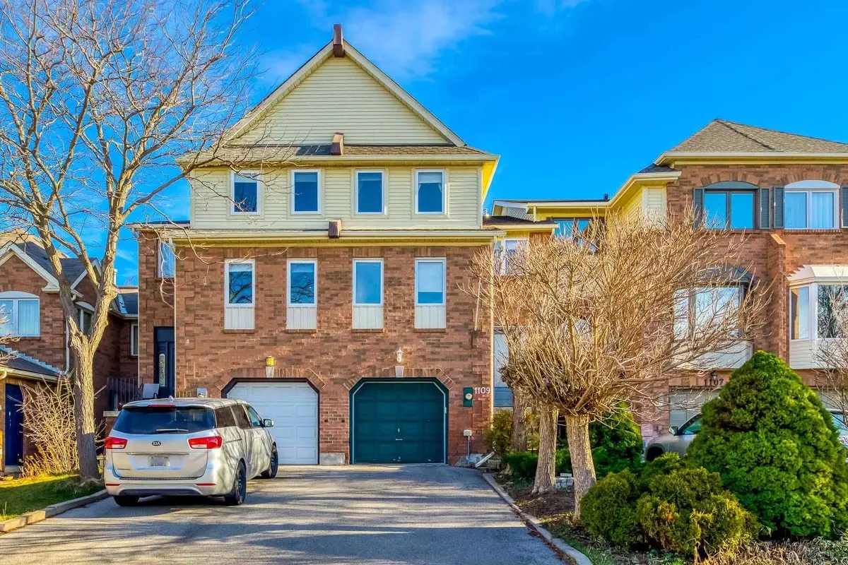 Oakville, ON L6M 3B8,1109 Lindsay DR