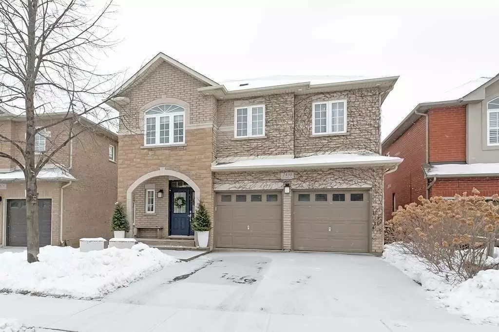 Oakville, ON L6M 4V4,2430 Blue Holly CRES