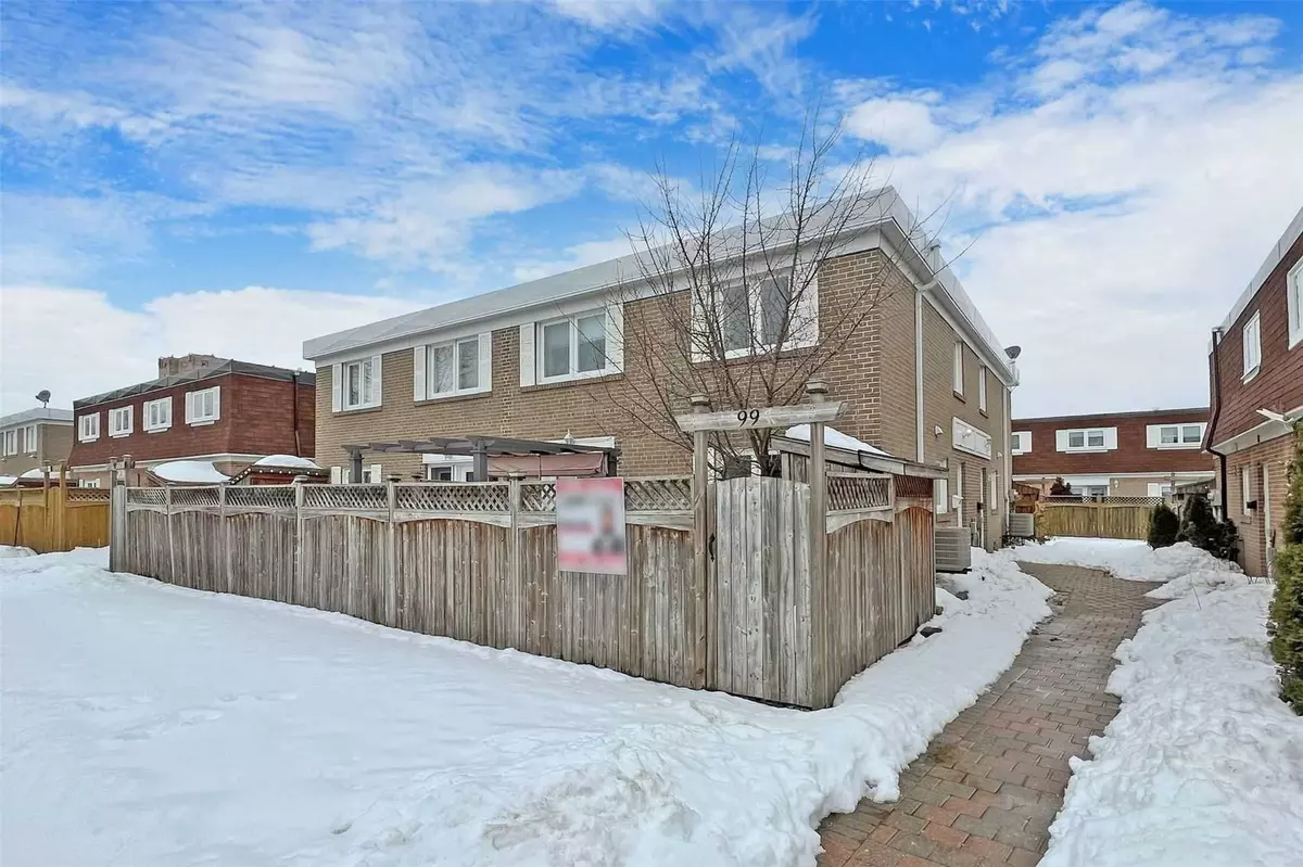 Brampton, ON L6W 3C4,99 Town House CRES