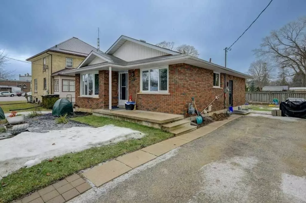 Minto, ON N0G 1Z0,37 Marklane ST S