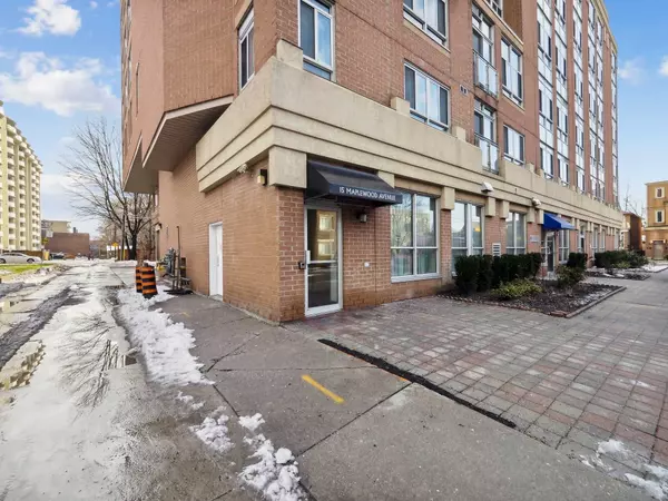 Toronto C03, ON M6C 4B4,15 Maplewood AVE #906