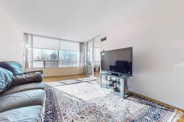 Toronto C07, ON M2R 3W8,1131 Steeles AVE W #307