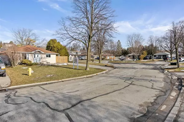 Oshawa, ON L1H 7X8,761 Edna CT