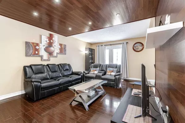 Brampton, ON L6W 3C5,98 Town House CRES