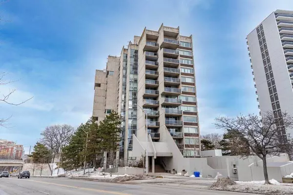 Oakville, ON L6K 3R5,20 Speers RD #803