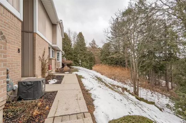 Guelph, ON N1E 1B7,100 Woodlawn RD E #8