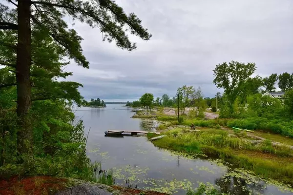 Georgian Bay, ON L0K 1S0,9 Osprey WAY