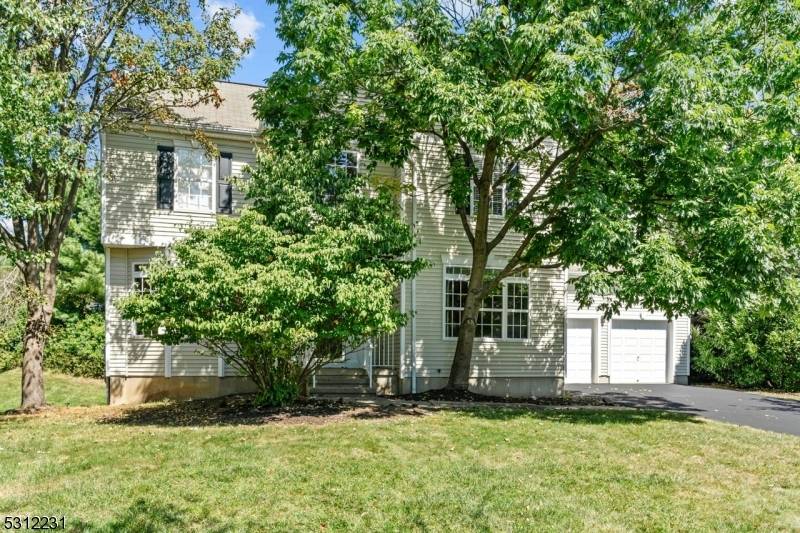 35 Hansom Rd, Bernards Twp., NJ 07920