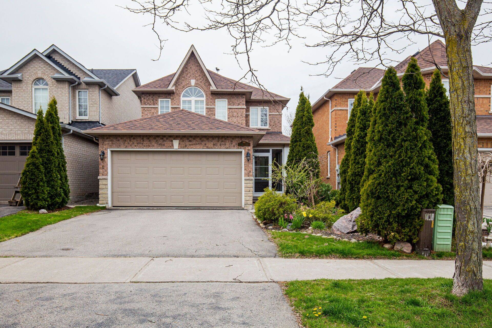 Newmarket, ON L3X 2L5,638 Mcbean AVE W