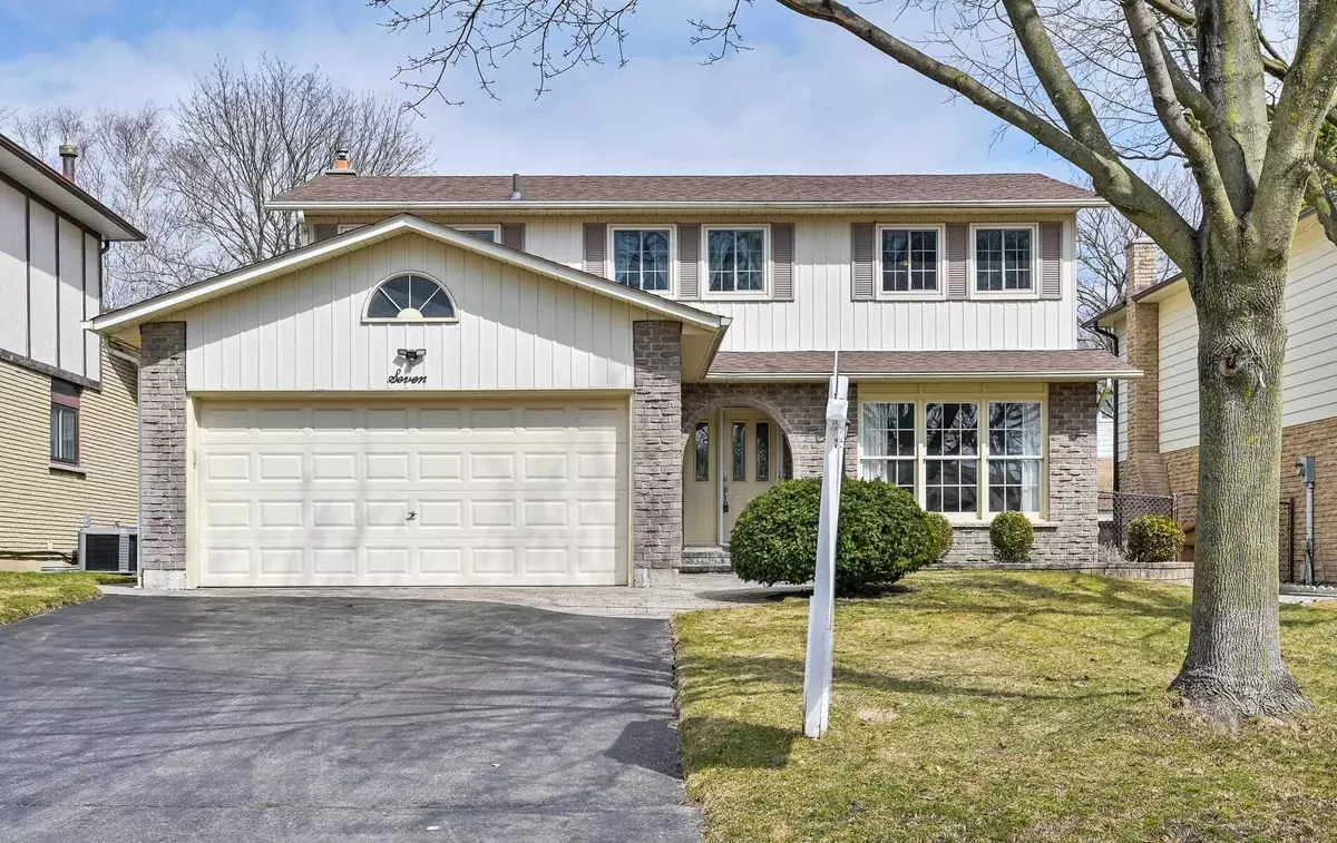 Whitby, ON L1N 6K7,7 Fulwood CRES