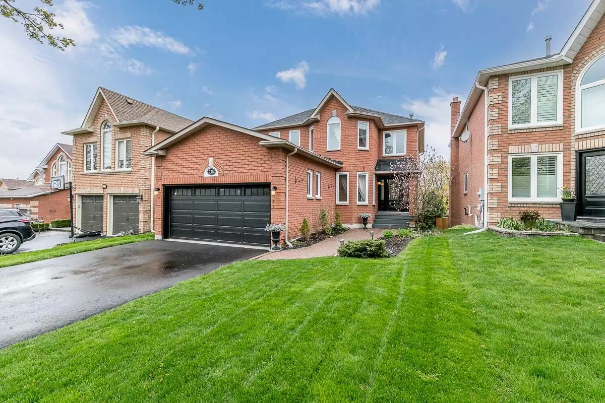 Newmarket, ON L3Y 8H3,775 Mclaren ST