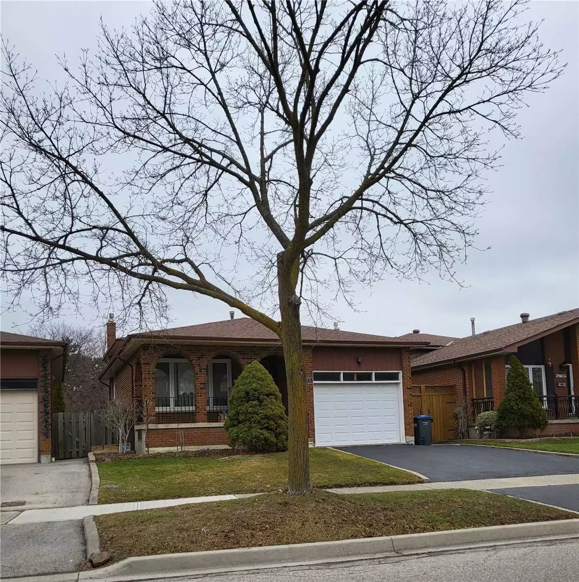 Mississauga, ON L4W 1L9,4243 Rockwood RD