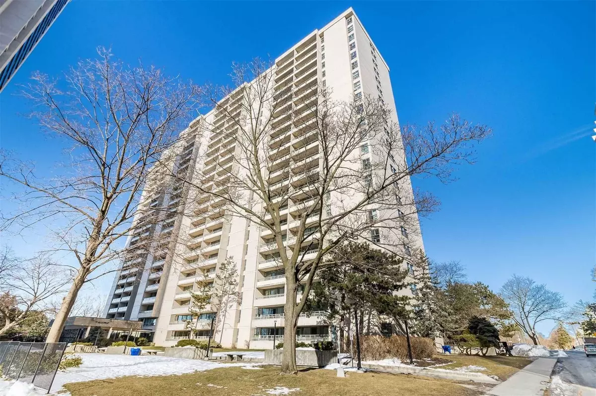 Toronto W04, ON M6B 1K1,360 Ridelle AVE #1814