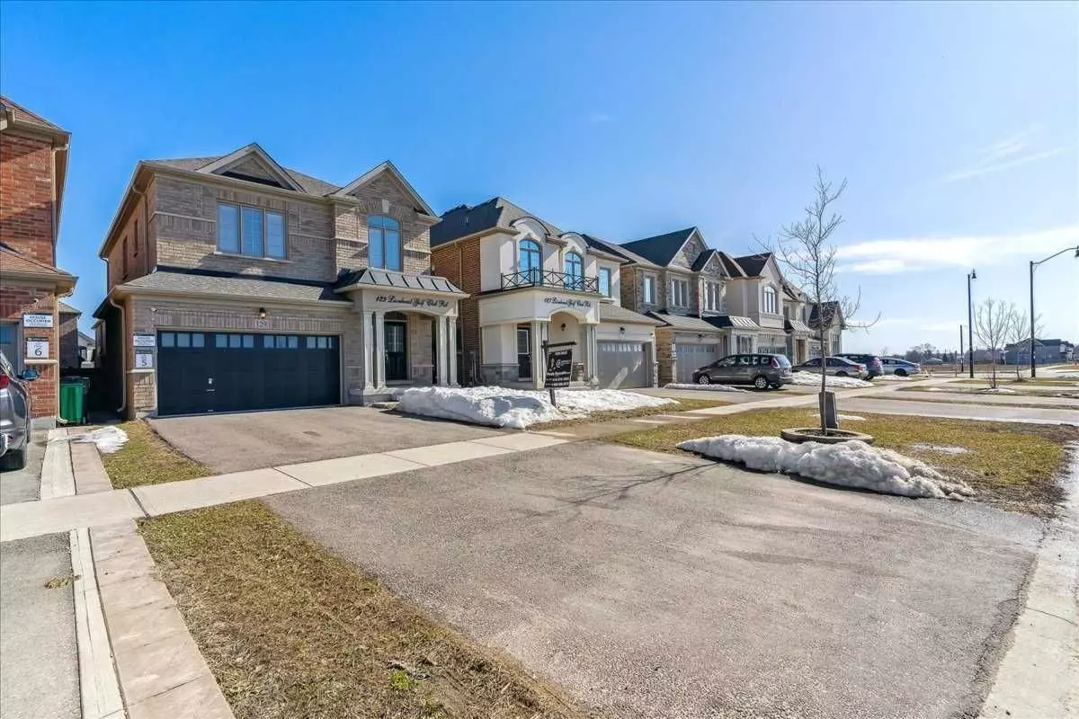 Brampton, ON L6Y 6C2,129 Lionhead Golf Club RD