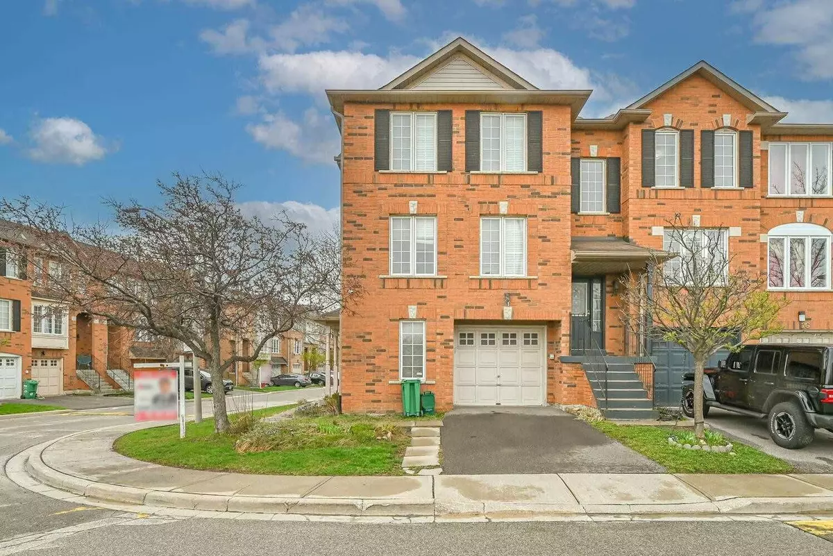 Brampton, ON L6V 4M7,2 Clay Brick CT #72