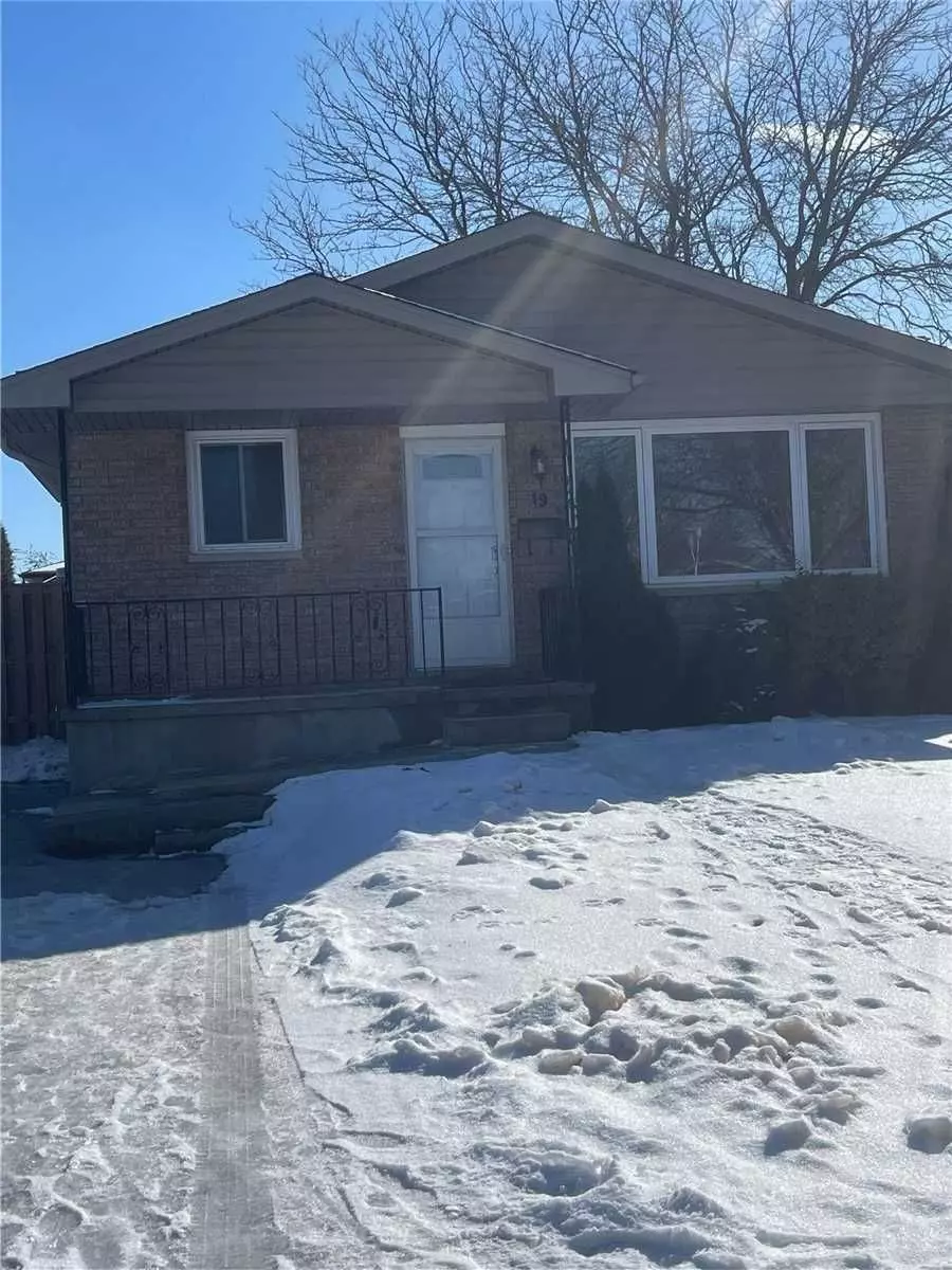 London, ON N6E 2N3,19 Poplar CRES