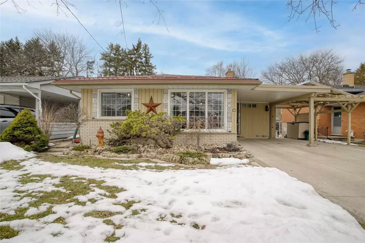 Kitchener, ON N2M 4L3,231 Village RD