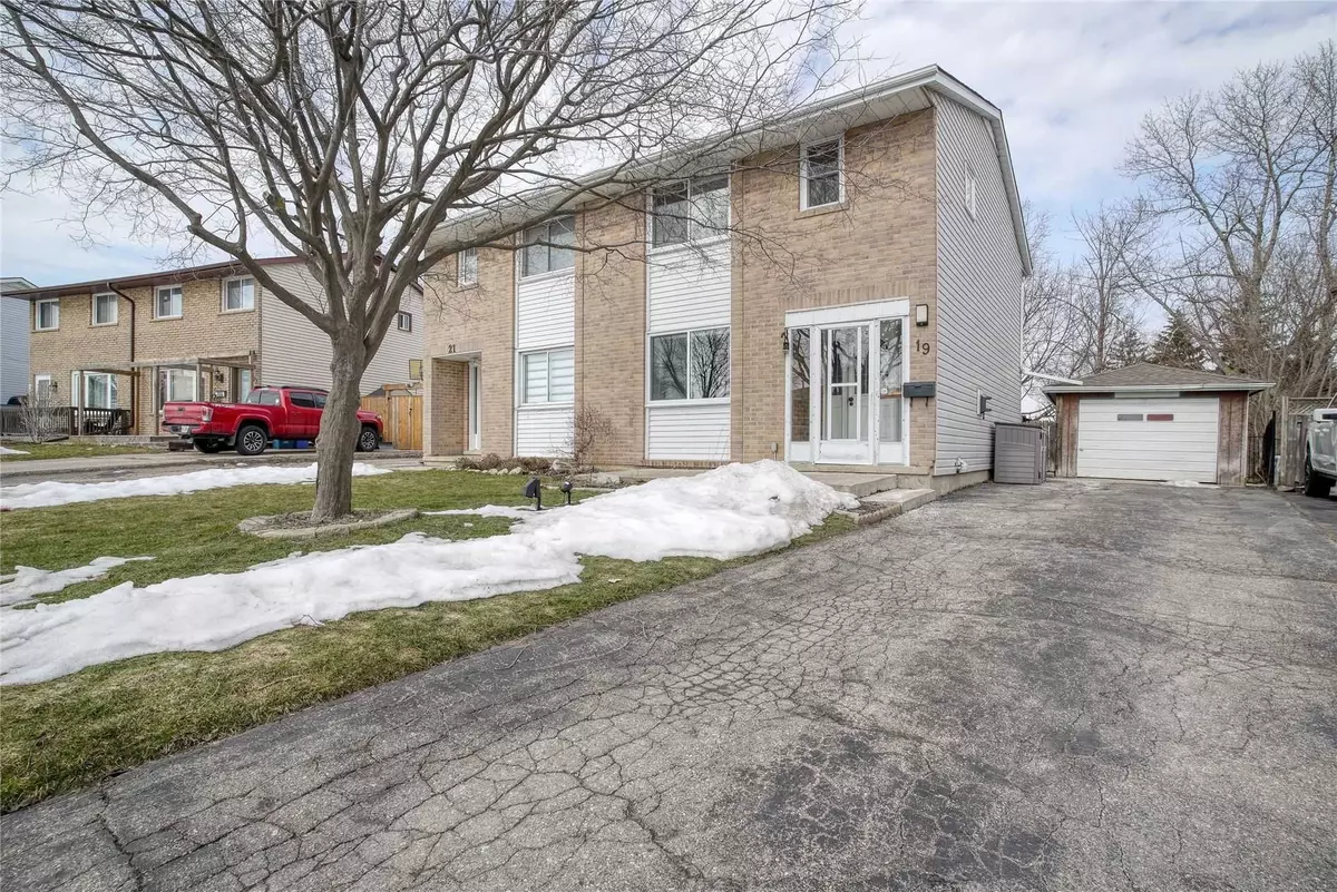 Kitchener, ON N2E 1A6,19 Roberts CRES