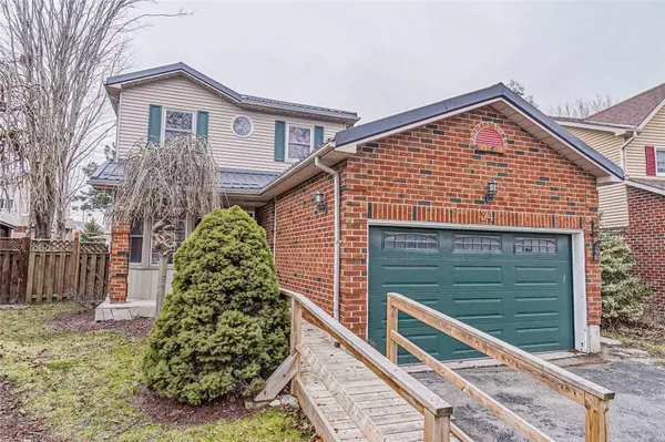 Whitby, ON L1N 8T8,34 Christaller CT #Upper