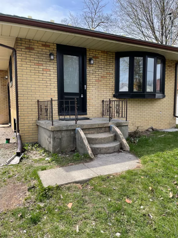 Toronto E06, ON M1N 3T2,76 Vanbrugh AVE #Main