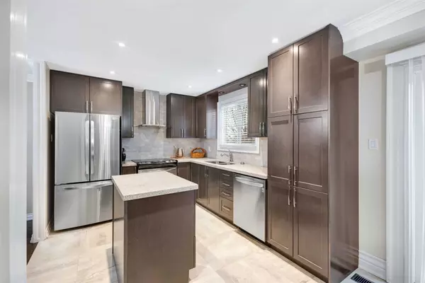 Newmarket, ON L3Y 3G3,94 Hazelwood DR