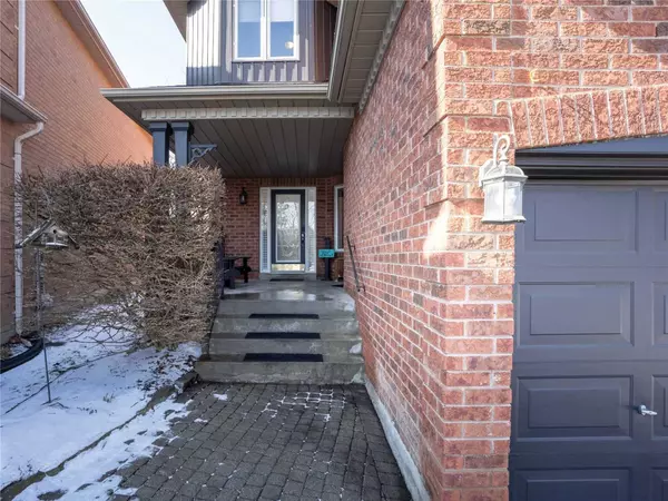 Newmarket, ON L3X 2M1,462 Hewitt CIR