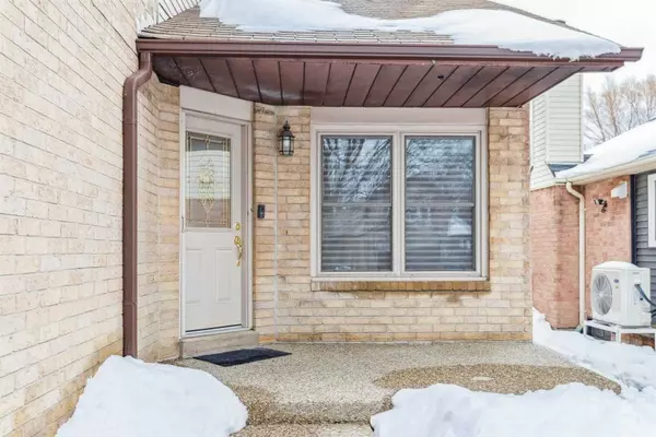 Oakville, ON L6M 2K7,1127 Glenridge DR