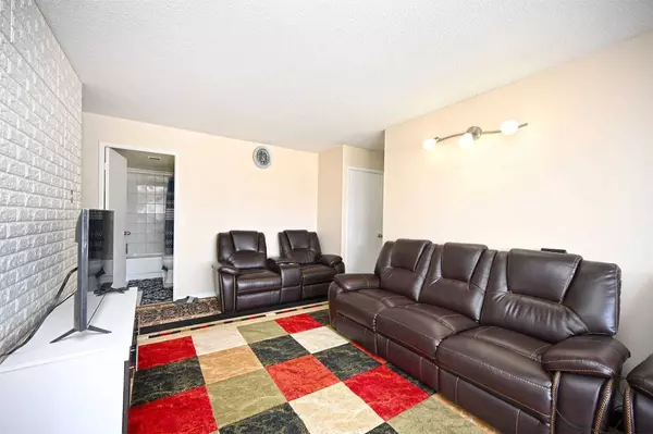 Mississauga, ON L5B 3Y9,115 Hillcrest AVE #512