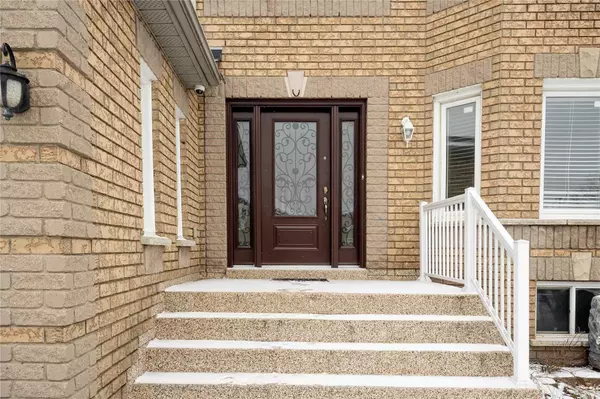 Brampton, ON L6Z 4B4,16 Tremblay ST